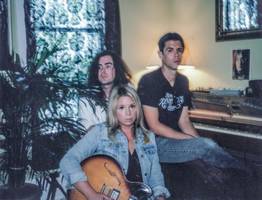 Premiere: Love Inks - 'Shoot 100 Panes Of Glass'
